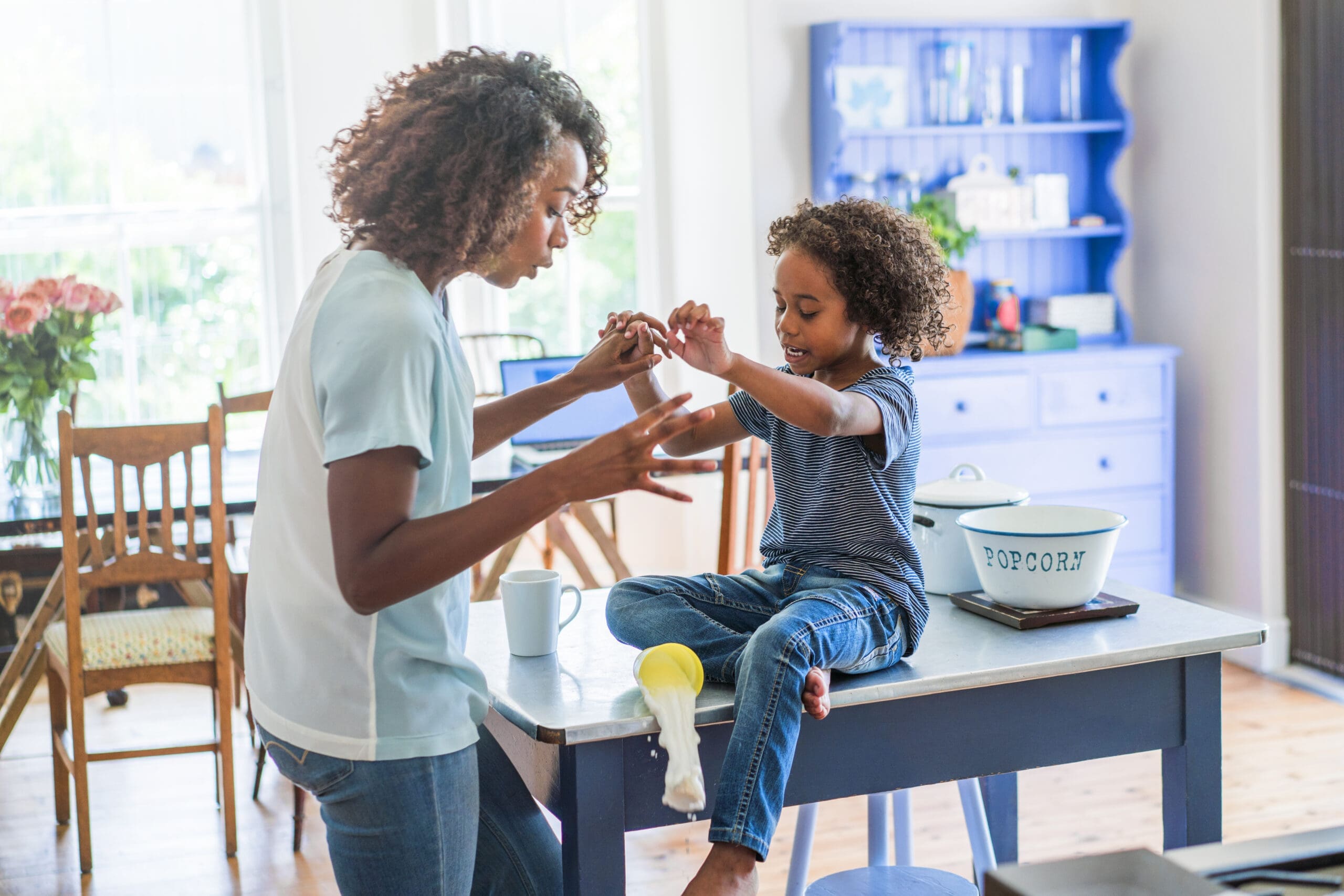 kid-throwing-tantrums