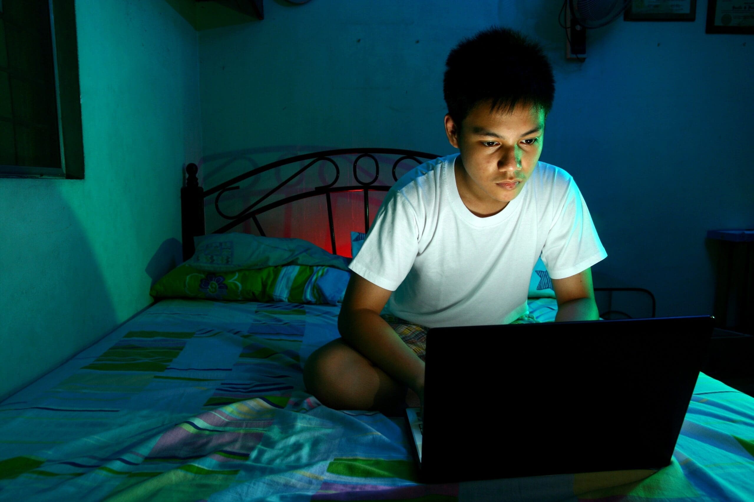 how-to-protect-your-teen-from-soft-porn